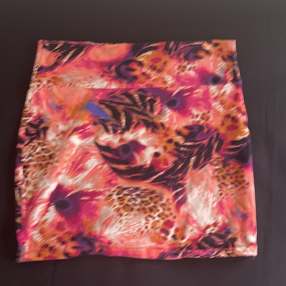 Mini Skirts - Picture 3 of 4